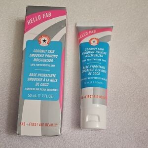 First Aid Beauty Coconut Skin Smoothie Priming Moisturizer - White and Blue
